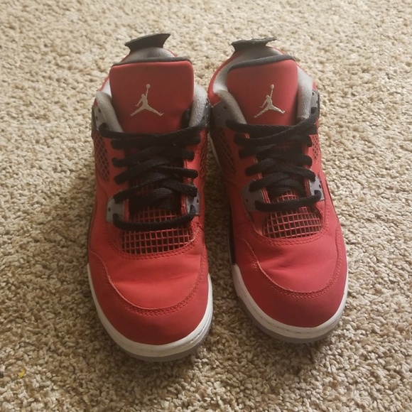 Jordans red/black size 2Y - Picture 1 of 4